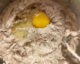 Foto langkah ke 2 dari resep Moist Banana Dates Cake.