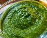 A picture of step 4 of Coriander chutney with spring onions.