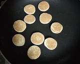 A picture of step 4 of Mini banana pancakes#+3 ingredientchallenge.