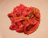 Foto del paso 5 de la receta: Ensalada de pimientos rojos asados, en salsa thai