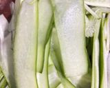 Foto langkah ke 1 dari resep Creamy Avocado Cucumber Salad.