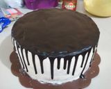 Foto langkah ke 10 dari resep Simple Drip Cake.
