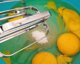 Foto langkah ke 1 dari resep Marble cake teflon (resep praktis, antigagal).