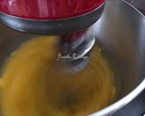 Foto langkah ke 2 dari resep Bola-bola brownis keju isi strawberry.
