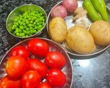 A picture of step 1 of Stuffed Tomatoes in gravy.