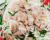 Hình bước làm 2 của món Phở xào giá hẹ