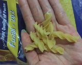 Foto langkah ke 1 dari resep Fusilli Carbonara Simple.
