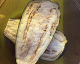 Foto del paso 5 de la receta: Berenjenas rellenas rápidas al microondas