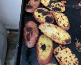 Une image de l'étape 6 de Pommes de terre grillées ail piment basilic.