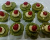 A picture of step 8 of Spinach Banana Muffins.