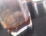 A picture of step 2 of Iced Tea Teh C Peng.