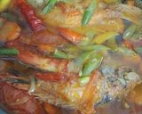 Foto langkah ke 5 dari resep Asem-Asem Ikan Nila dan Sayuran.