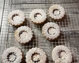 Foto del passaggio 9 della ricetta Occhio di bue con confettura di uva fragola
