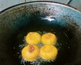Foto langkah ke 5 dari resep Donat Tanpa Telur (Ekonomis, Takaran Sendok).