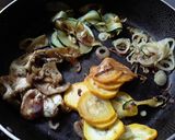 Foto del paso 2 de la receta: Pizzas🍕de vegetales🥗en pan turco🍕