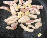 清爽蒜炒雞肉河粉的食譜步驟2照片