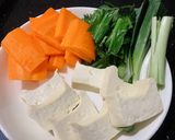 Hình bước làm 1 của món Tokbokki bánh tráng (chay)