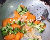 Foto langkah ke 2 dari resep 4. Tumis Brokoli Tahu Wortel.