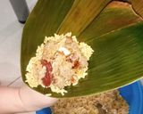 Foto langkah ke 3 dari resep Bakcang (cara melipat daun) 4/4.
