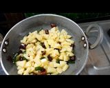 ना कांदा ना लसूण बटाटा सुकी भाजी (batata sukhi bhaji recipe in marathi) रेसिपी स्टेप 3 फोटो