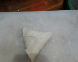 Foto langkah ke 10 dari resep Risoles segitiga dan cara melipatnya.