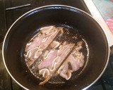 Foto del paso 9 de la receta: Oreja de cerdo sobre brava y cebollita japonesa