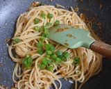 Foto langkah ke 5 dari resep Garlic Butter Pasta.