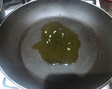Foto del paso 4 de la receta: Tortilla de patatas rellena de jamón York y queso