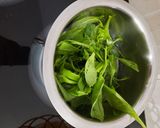 A picture of step 1 of Spinach corn soup.