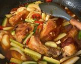 Foto langkah ke 7 dari resep Ayam Goreng Asam Manis.