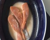 Hình bước làm 1 của món Chà bông cá hồiĂn dặm
