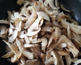 Foto del paso 3 de la receta: Revuelto de setas, champiñón y gulas