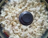 Foto langkah ke 2 dari resep 46. Popcorn Salty Vegetarian.