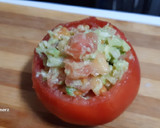 Foto del paso 4 de la receta: Tomates rellenos de aguacate, cebolla y queso