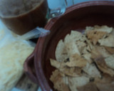 Foto del paso 2 de la receta: Otros chilaquiles de chiles secos, pollo, hoja santa, pulque y huevos estrellados
