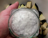 Foto del paso 3 de la receta: Berenjenas sofritas con toque picante