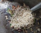 A picture of step 5 of Chinese Bhel.