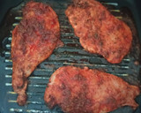 Foto del paso 4 de la receta: Pollo adobado con verduras y patata a la brasa
