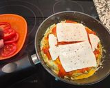 Foto del paso 17 de la receta Tortilla de brócoli con sobre mesa de tomate
