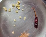 A picture of step 3 of Spinach and corn curry with garlic tempering.