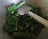A picture of step 1 of Bhindi do pyaza.