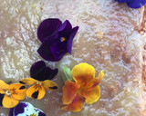 Foto del paso 13 de la receta: Coca primavera. Con frutas confitadas,lemon curd y flores