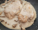 Foto del paso 8 de la receta: Pechuga rellena con mucho queso y salsa de champiñones al queso