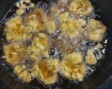 A picture of step 1 of Kadi pakora.