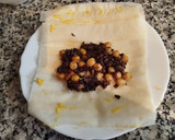 Foto del paso 5 de la receta: Tartaleta de masa filo con morcilla de arroz, garbanzos y salsa de yogur