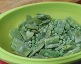 Foto del paso 1 de la receta Tortilla en verde: guisantes, judías verdes y pimiento