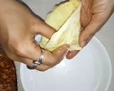 A picture of step 7 of Egg samosa with gravy.