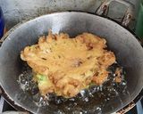 Foto langkah ke 3 dari resep Telur dadar ala warteg super crispy.