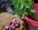 Foto langkah ke 1 dari resep Ikan Cabe Hijau Kemangi.