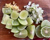 รูปขั้นตอนการทำที่ 2 ของ ม็อคเทลมะม่วงฝรั่งโซดา🥭🍋🥤